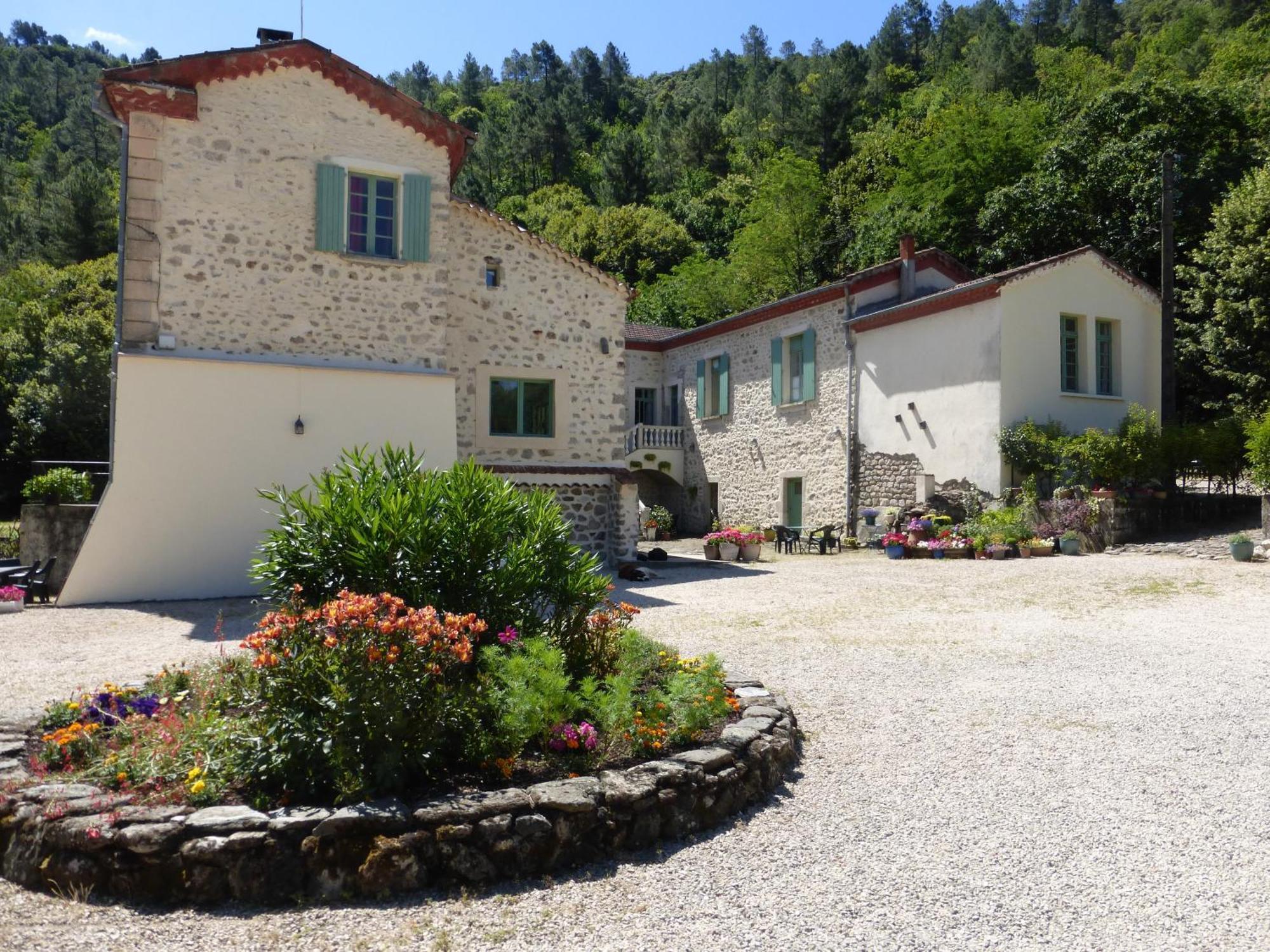 Chateau Du Fraissinet, 6 Gites Sleeping 2-8 Guests, Pool And River On Site La Tronche  Exteriér fotografie